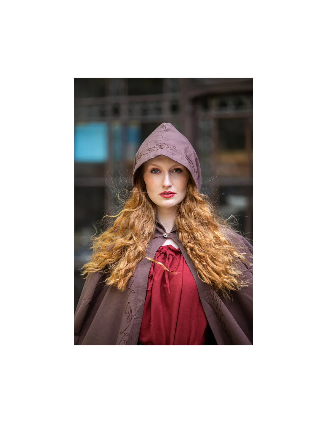 Cape médiévale Erna en coton avec broderie, couleur marron ⚔️ Boutique Épées