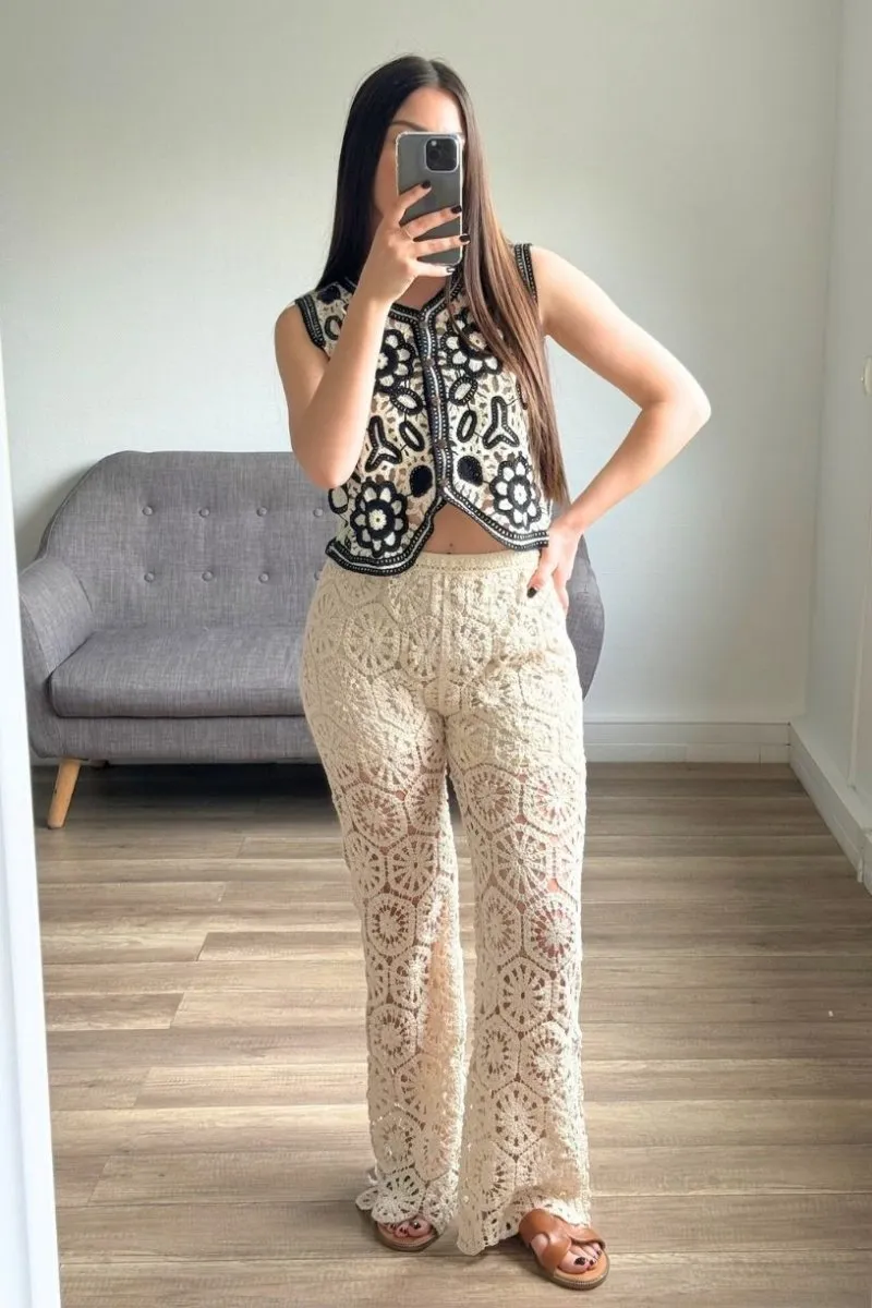 Gilet court sans manche à motif fleuri noir