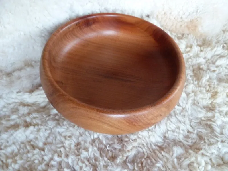 Petite assiette creuse en merisier 
