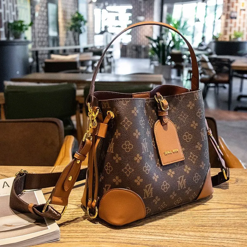 Vintage Shoulder Bag Retro Style Luxury Brand Classic Design One Shoulder Crossbody Bag Zipper Closure Feminine Fashion Mode Sho